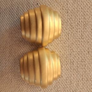 Vintage Carolee clip on brushed gold earrings